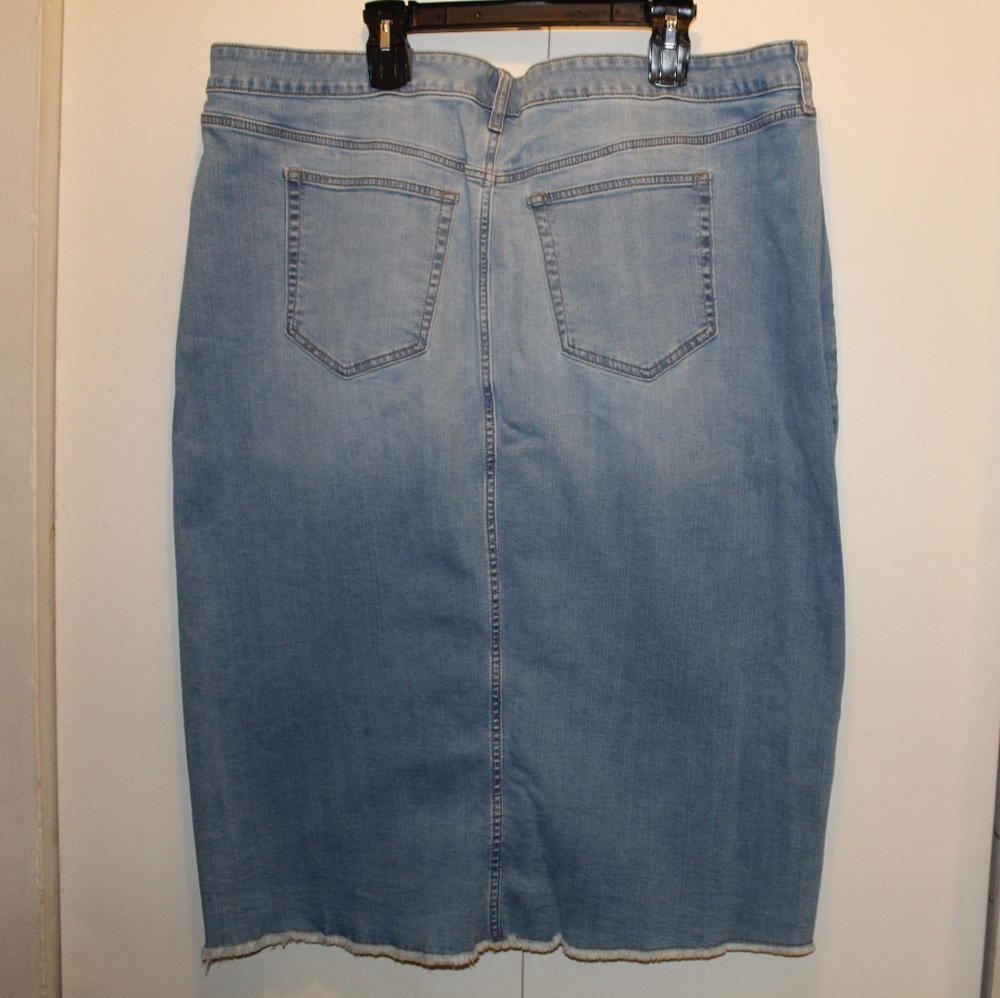 Torrid NWT 22 Midi Denim Front Slit Skirt Light Blue Denim Pencil Skirt - Picture 12 of 14